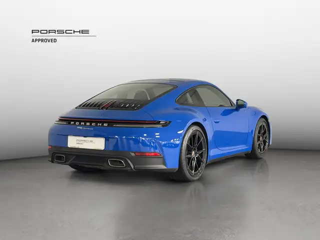 Porsche 911 view 5