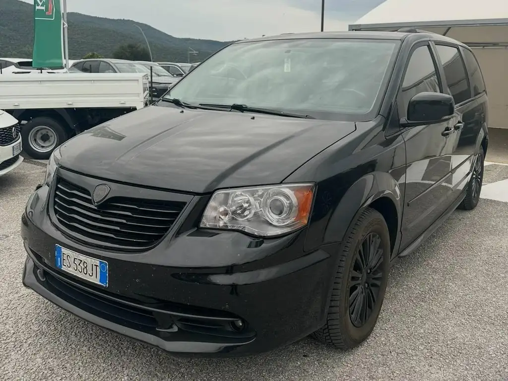 Lancia Voyager 2013 из Европы — купить под ключ