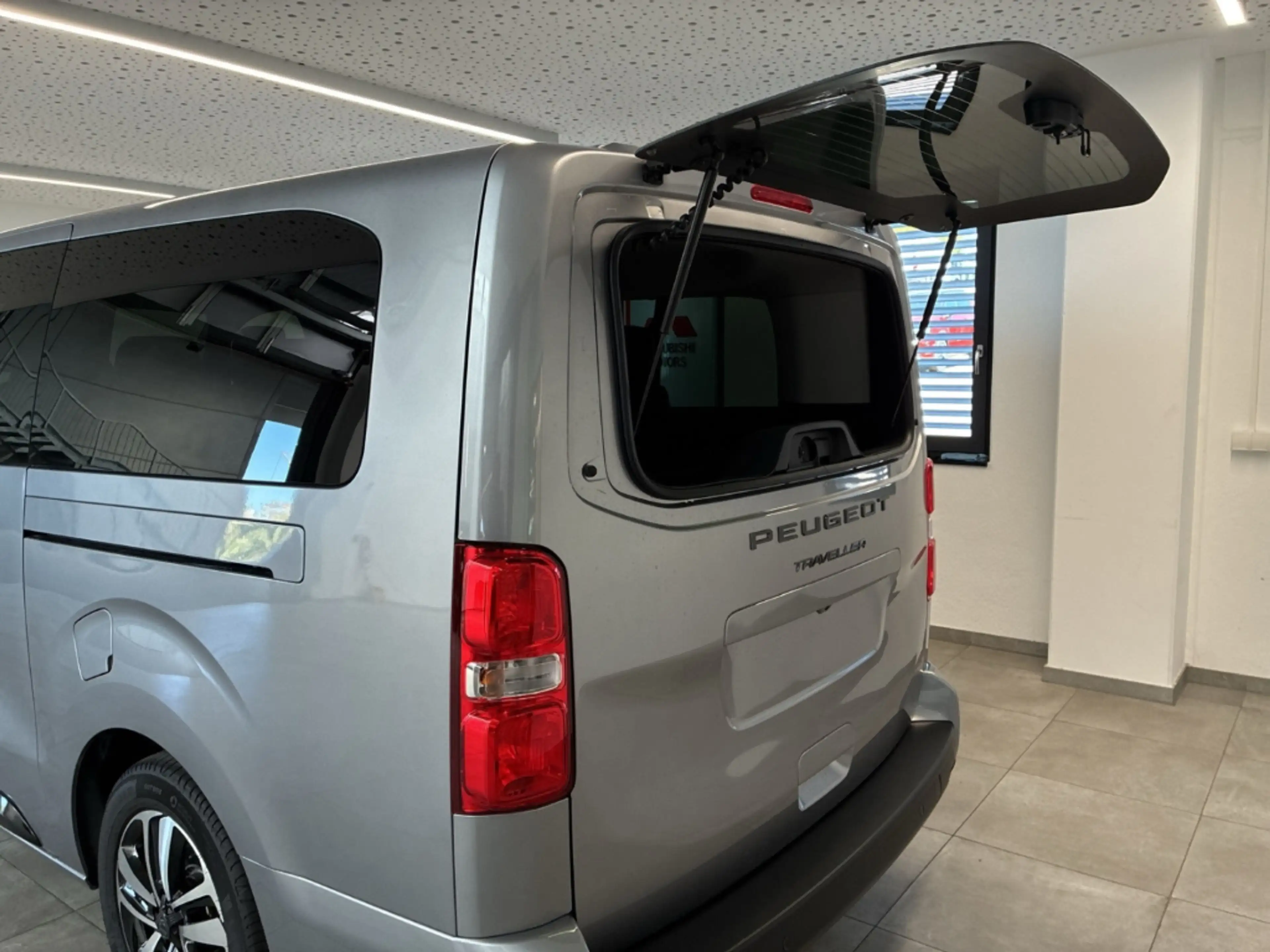 Peugeot Traveller Allure L3 2.2 BluHDI180 EAT8 2x el.Schiebetür Pano — photo 7