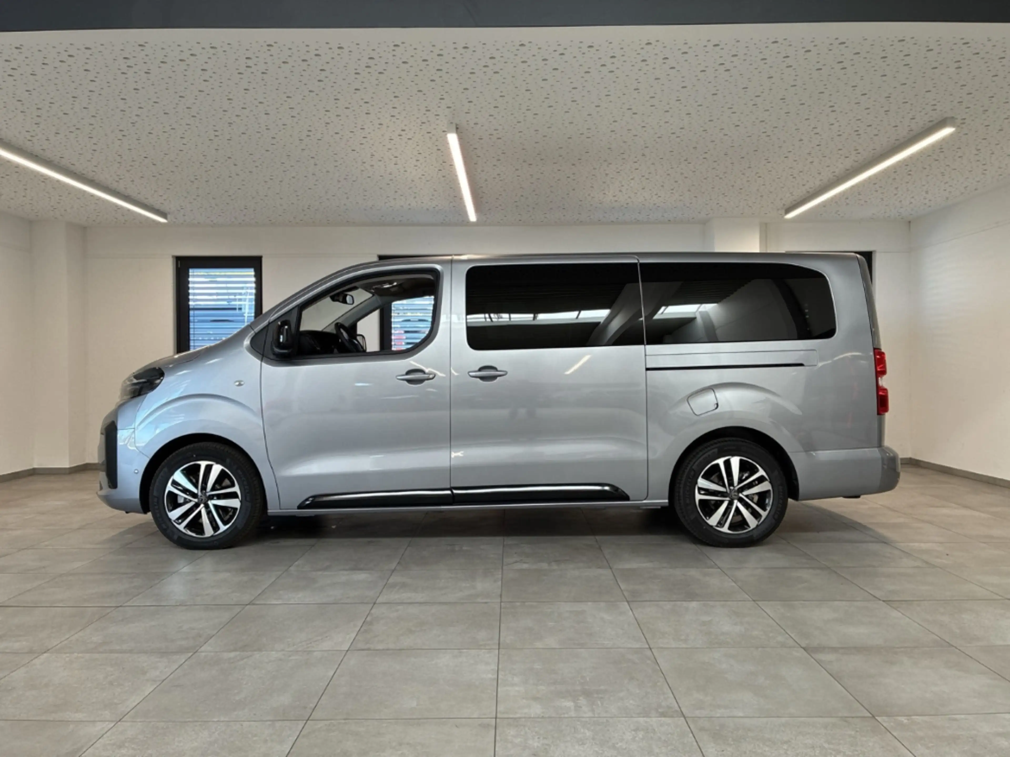 Peugeot Traveller Allure L3 2.2 BluHDI180 EAT8 2x el.Schiebetür Pano — photo 2