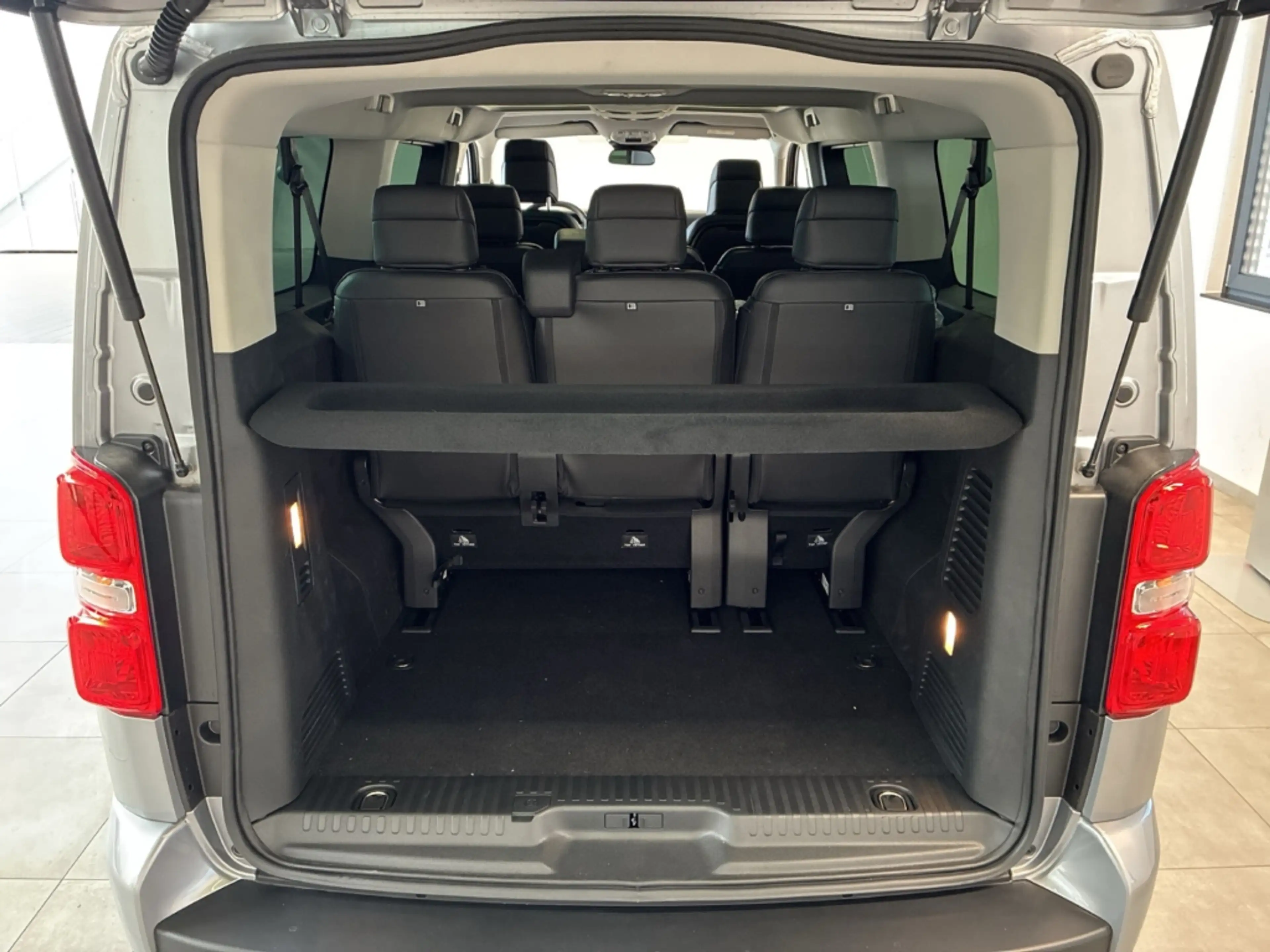 Peugeot Traveller Allure L3 2.2 BluHDI180 EAT8 2x el.Schiebetür Pano — photo 6