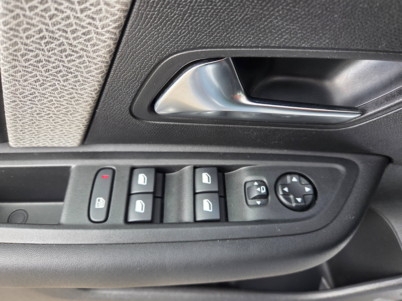 Citroen C4 Lim. Max AUTOM. LED ACC NAVI HUD — photo 7