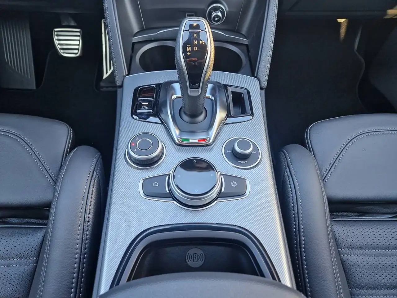 Alfa Romeo Stelvio 2025 — фото 18