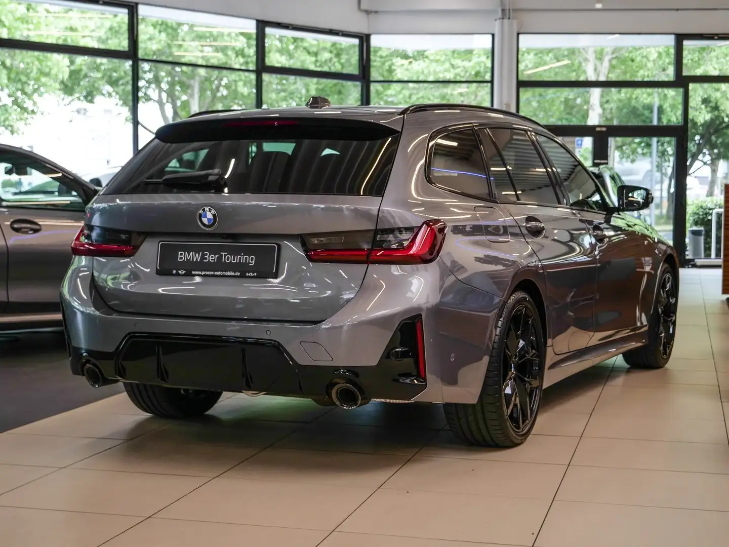 BMW 330 d xDrive M Sport HUD PANO ACC AHK RFK NAVI Grau - 2