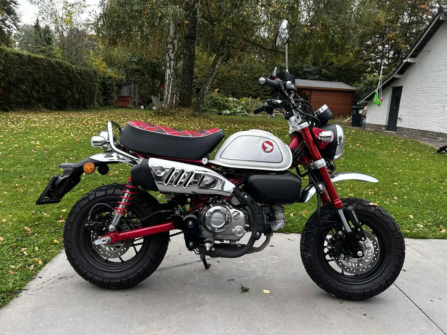 Honda Monkey 125 2023 Pearl Nebula Red Červená - 2