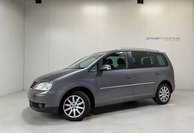 Volkswagen Touran view 4
