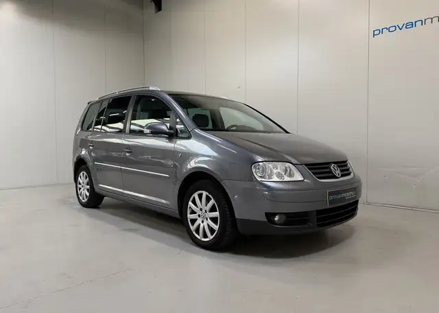 Volkswagen Touran view 5