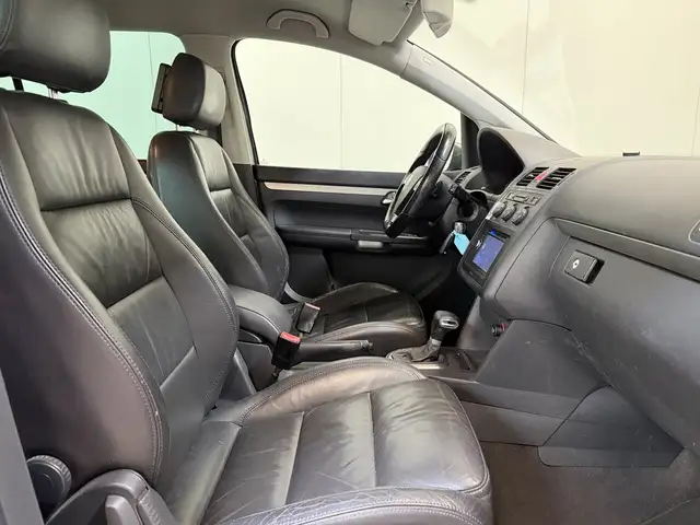 Volkswagen Touran view 2