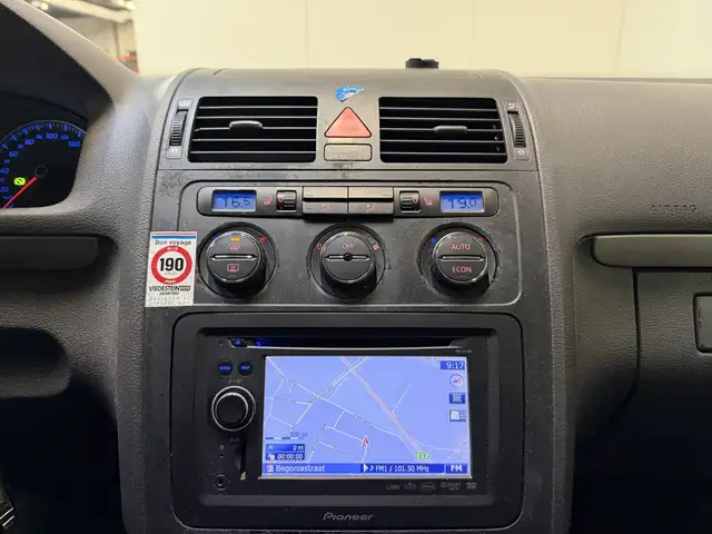 Volkswagen Touran view 15