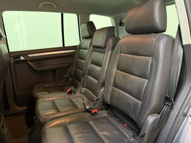 Volkswagen Touran view 10