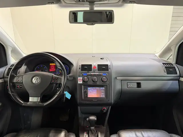 Volkswagen Touran view 12