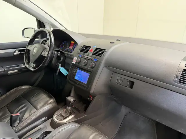Volkswagen Touran view 14