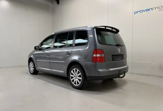 Volkswagen Touran view 6