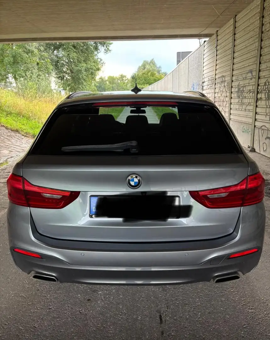 BMW 530 530d xDrive M-Sport Touring Grau - 2