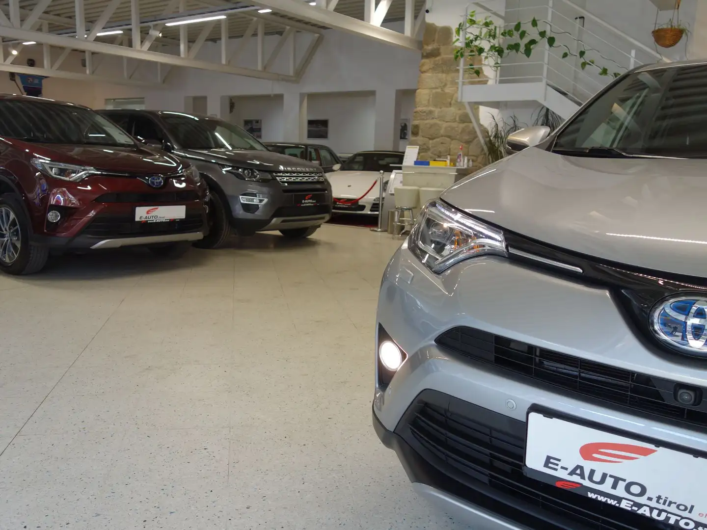 Toyota RAV 4 RAV4 2,5 HYBRID 4WD Aut. *LOUNGE *TOP AUSSTATTUNG Silber - 2