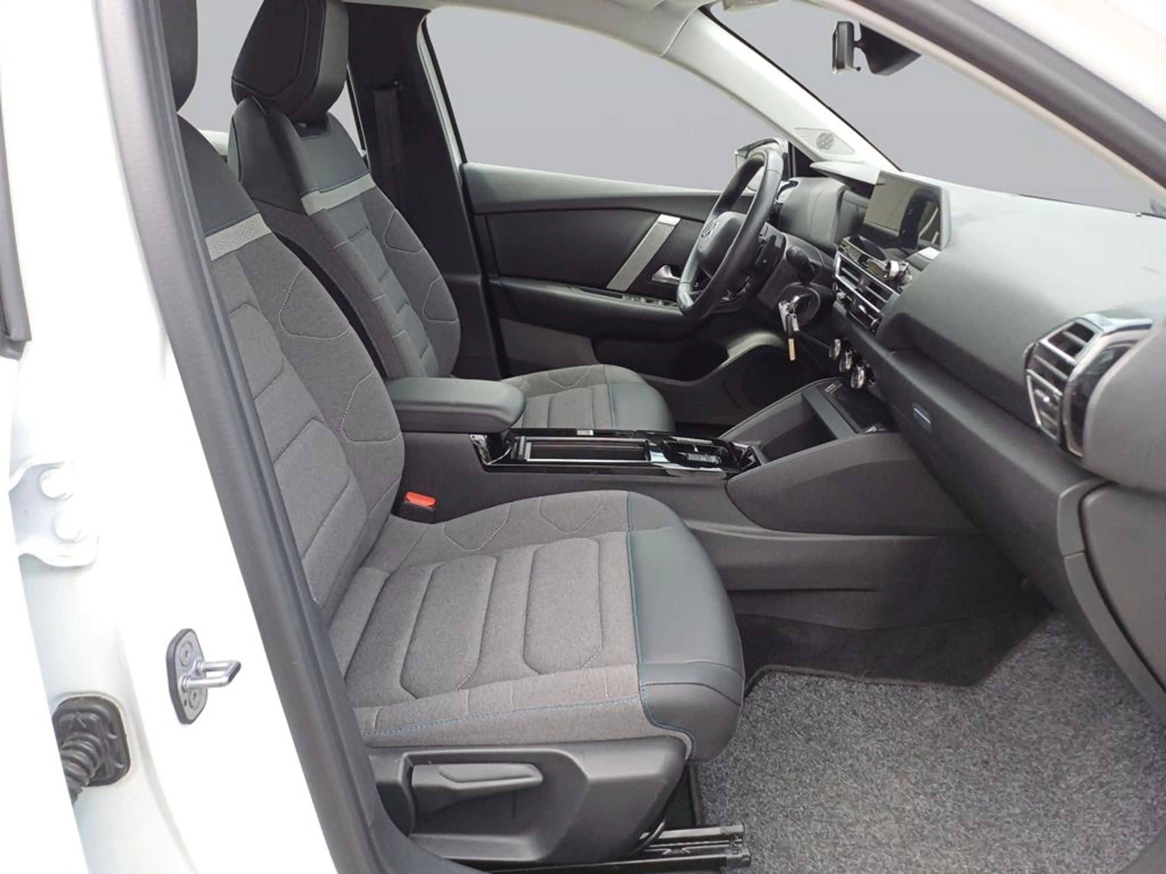 Citroen C4 X Feel Pack — photo 10