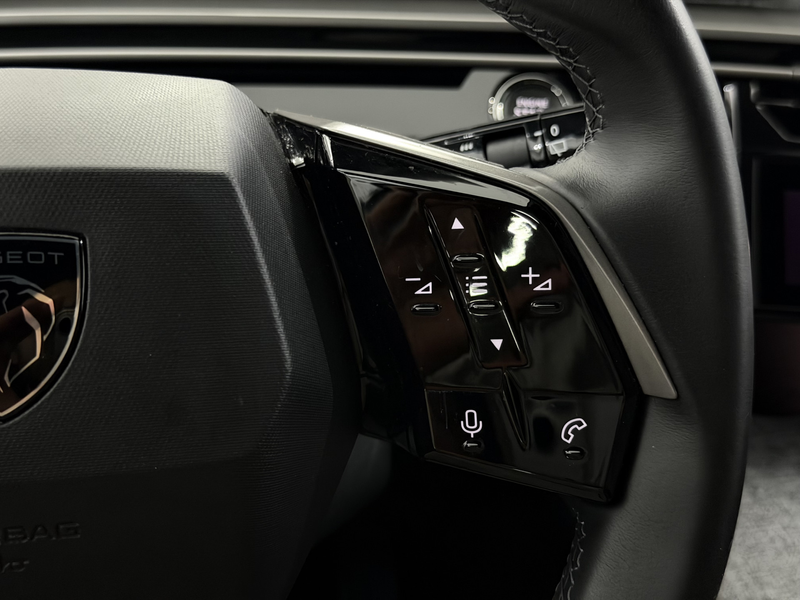 Peugeot 5008 1.2 Hybrid 145 Allure 7p 360 Camera, Navi, Cruise — photo 31