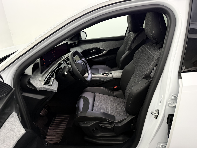 Peugeot 5008 1.2 Hybrid 145 Allure 7p 360 Camera, Navi, Cruise — photo 8