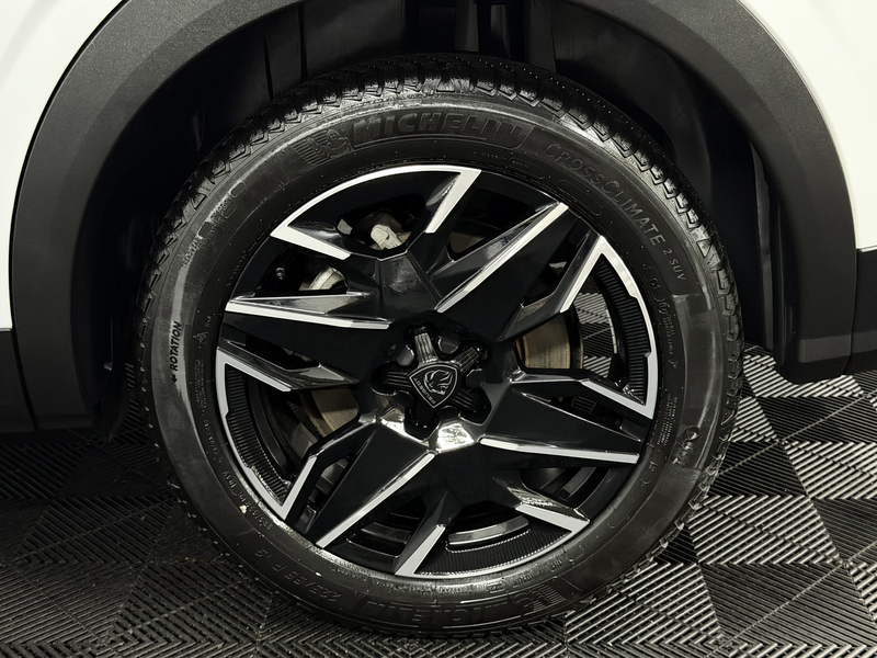 Peugeot 5008 1.2 Hybrid 145 Allure 7p 360 Camera, Navi, Cruise — photo 6