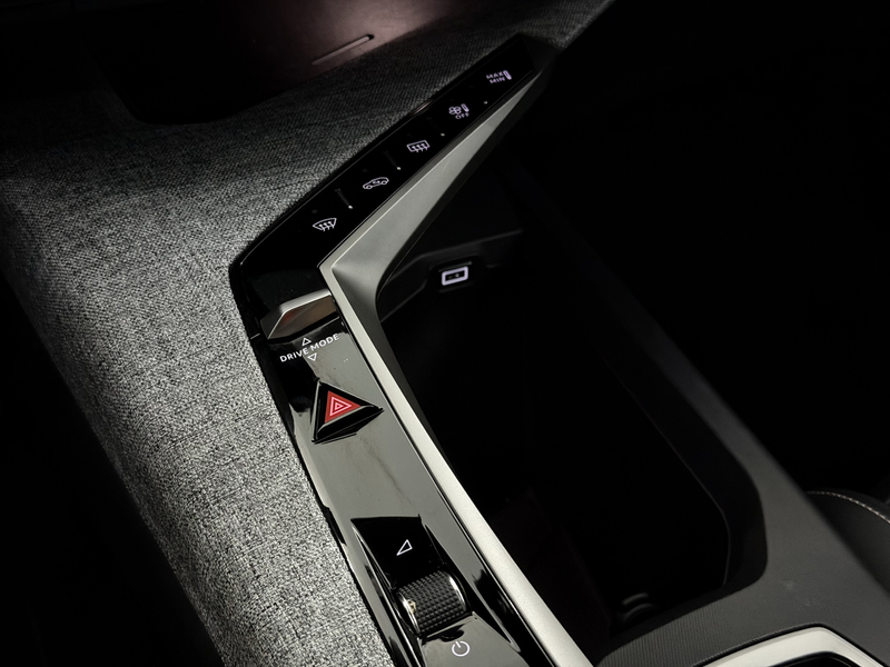 Peugeot 5008 1.2 Hybrid 145 Allure 7p 360 Camera, Navi, Cruise — photo 16
