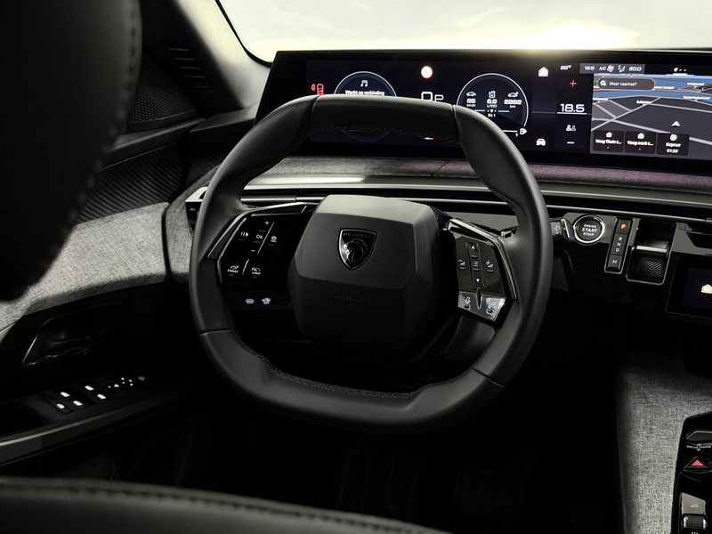 Peugeot 5008 1.2 Hybrid 145 Allure 7p 360 Camera, Navi, Cruise — photo 14