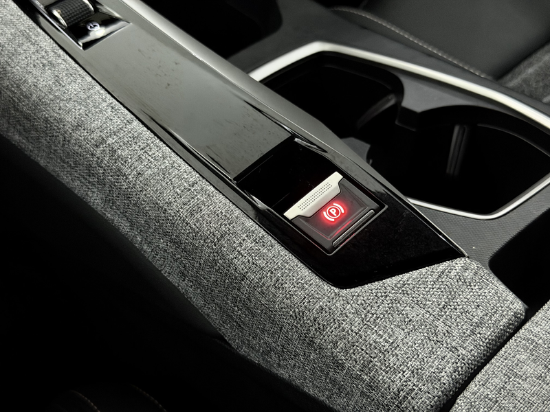 Peugeot 5008 1.2 Hybrid 145 Allure 7p 360 Camera, Navi, Cruise — photo 15