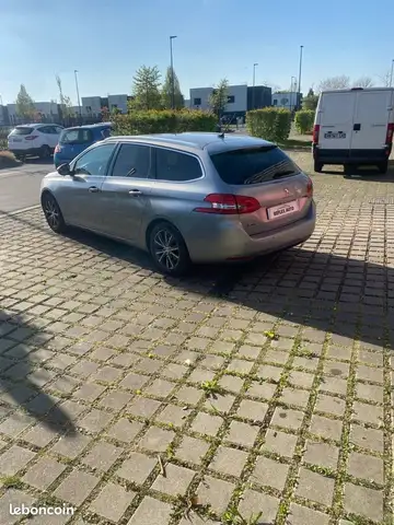 Peugeot 308 view 3
