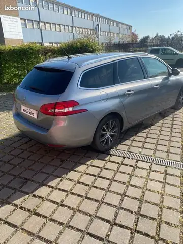Peugeot 308 view 4