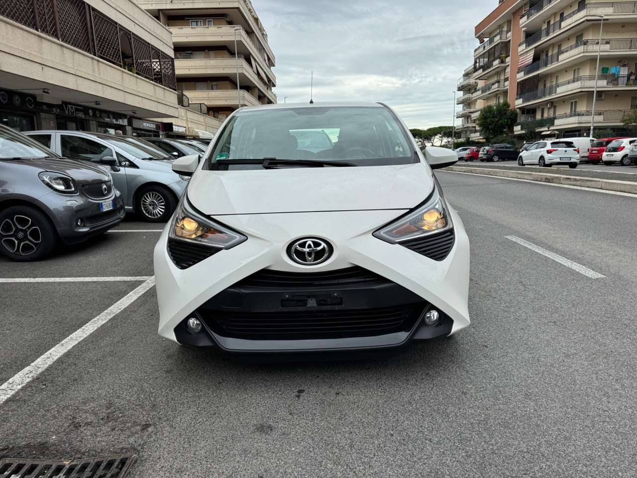 Toyota Aygo Connect 1.0 VVT-i 72 CV 5 porte x-play MMT LED NAV