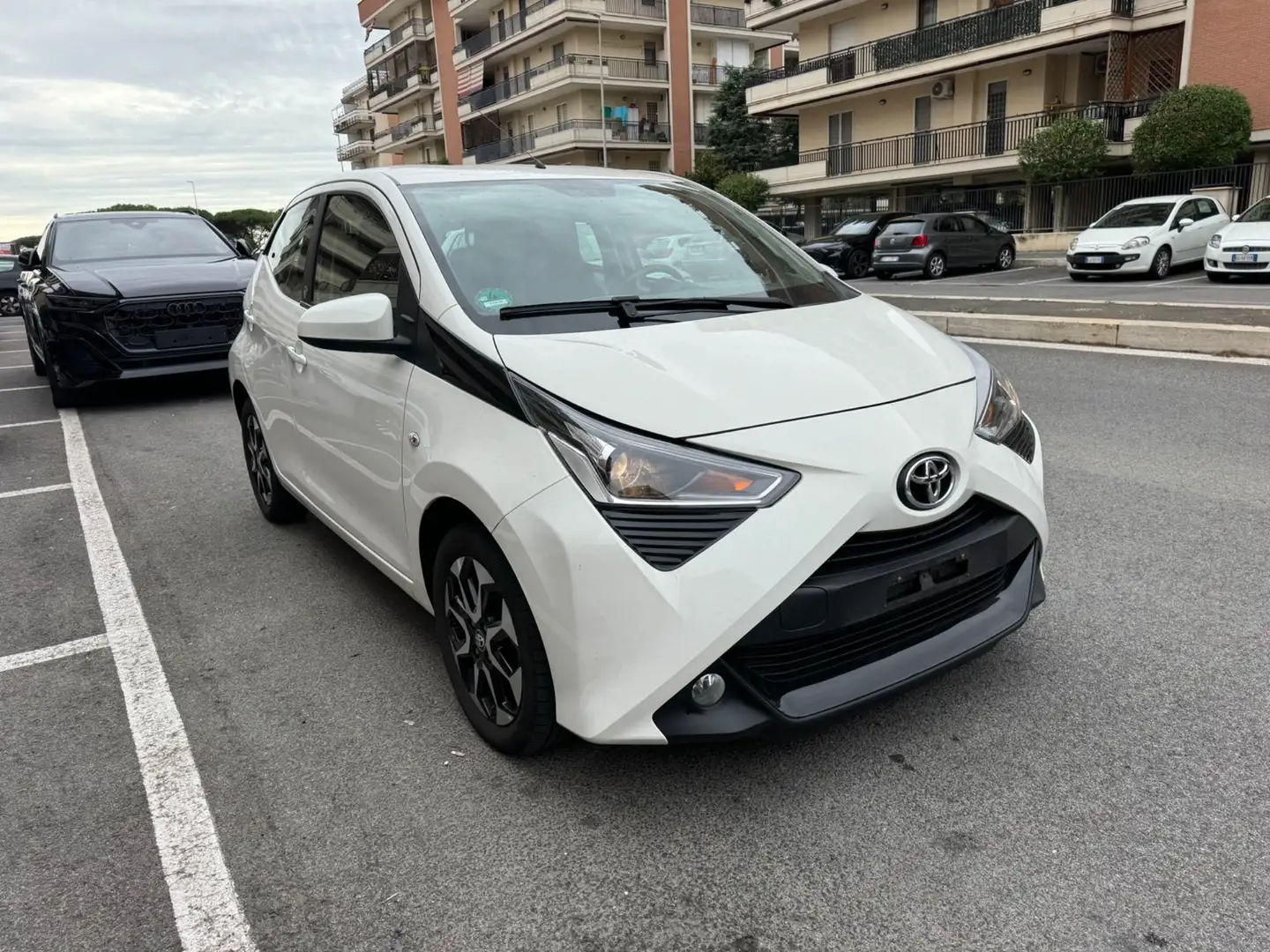 Toyota Aygo Connect 1.0 VVT-i 72 CV 5 porte x-play MMT LED NAV Bianco - 2