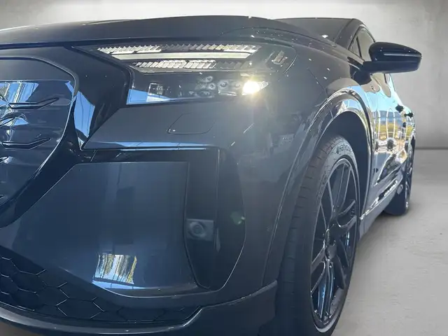 Audi E-Tron view 4
