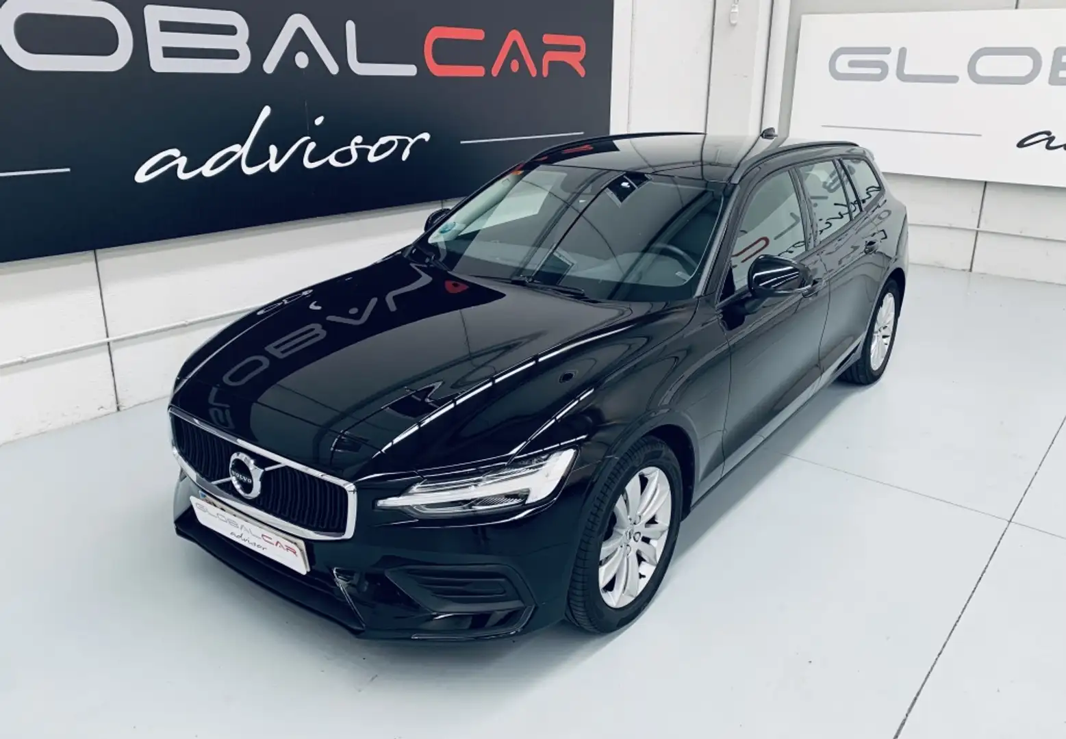 Volvo V60 B4 Momentum Aut. Zwart - 2