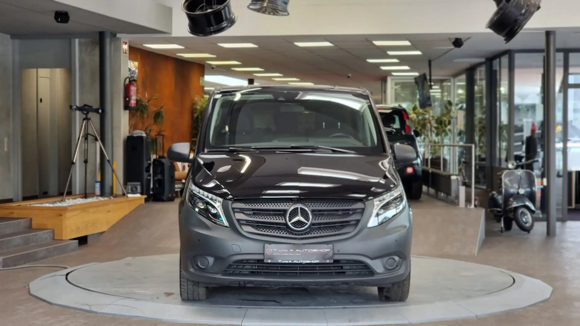 Mercedes-Benz Vito Tourer 4x4 Lang PRO 9-Sitzer Aut. Ohne Nova Netto Schwarz - 2