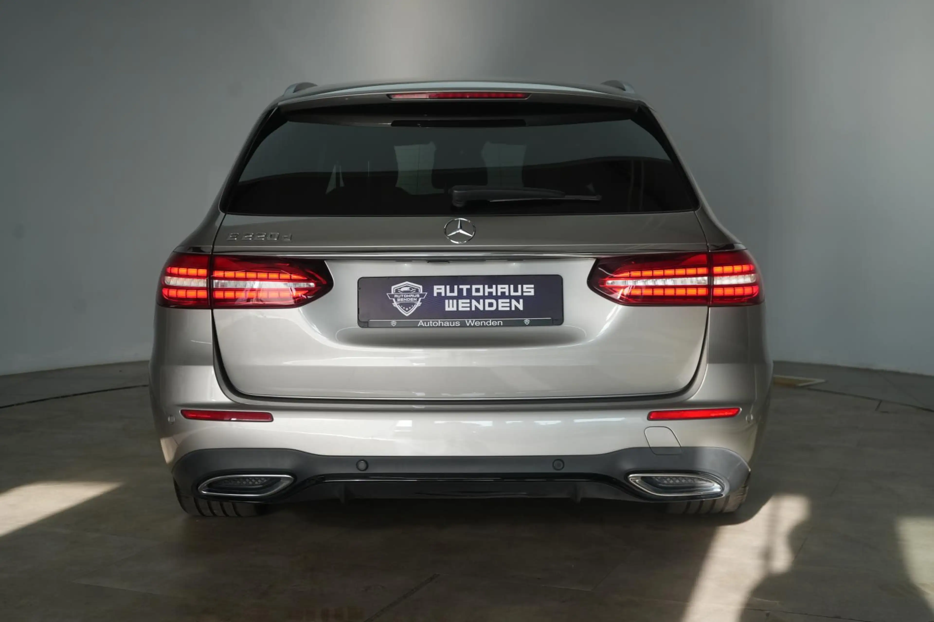 Mercedes-Benz E 220 d T 9G-Tronic AMG Kamera/Burmester/AHK/Lan — photo 8