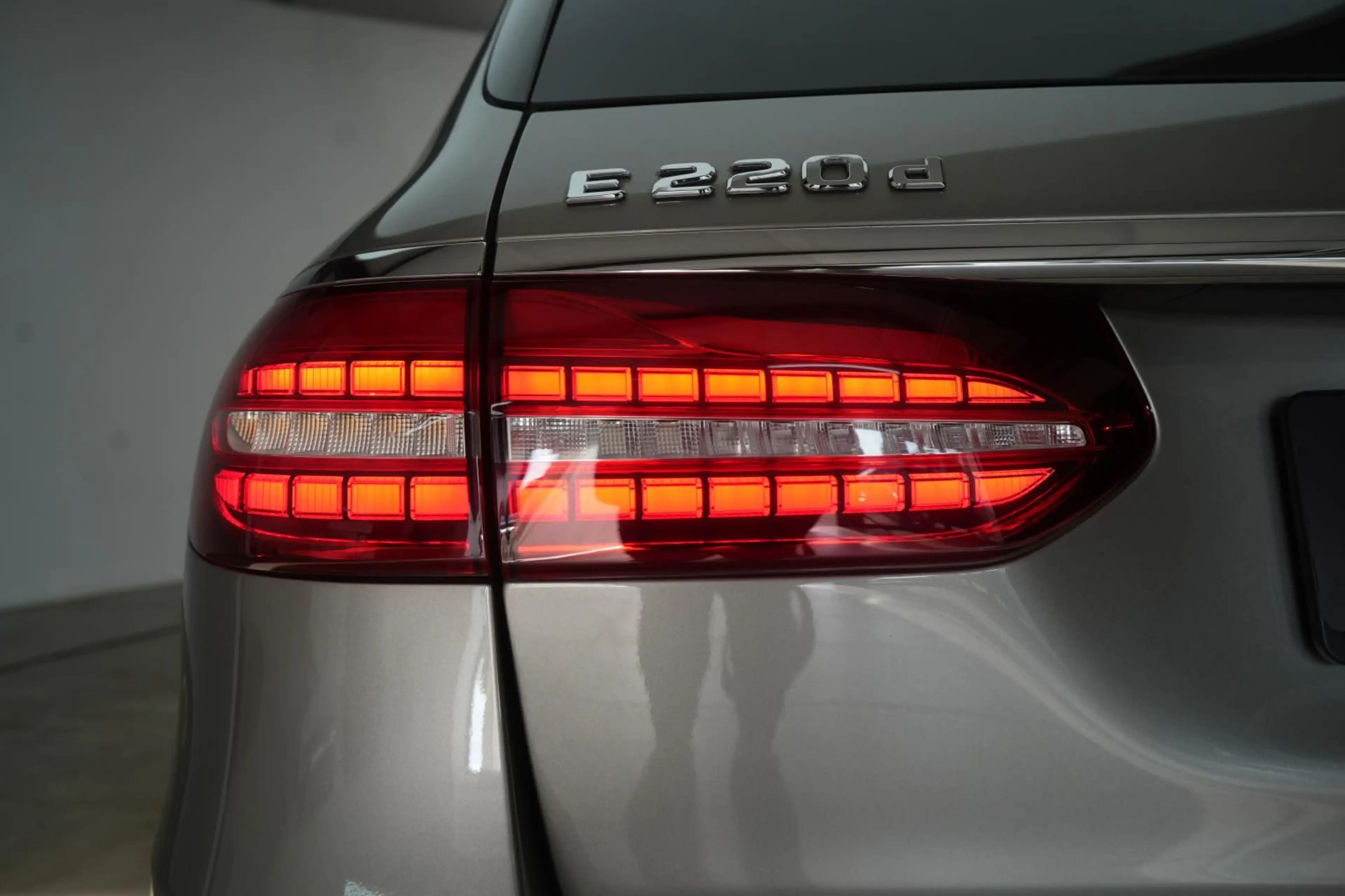 Mercedes-Benz E 220 d T 9G-Tronic AMG Kamera/Burmester/AHK/Lan — photo 15