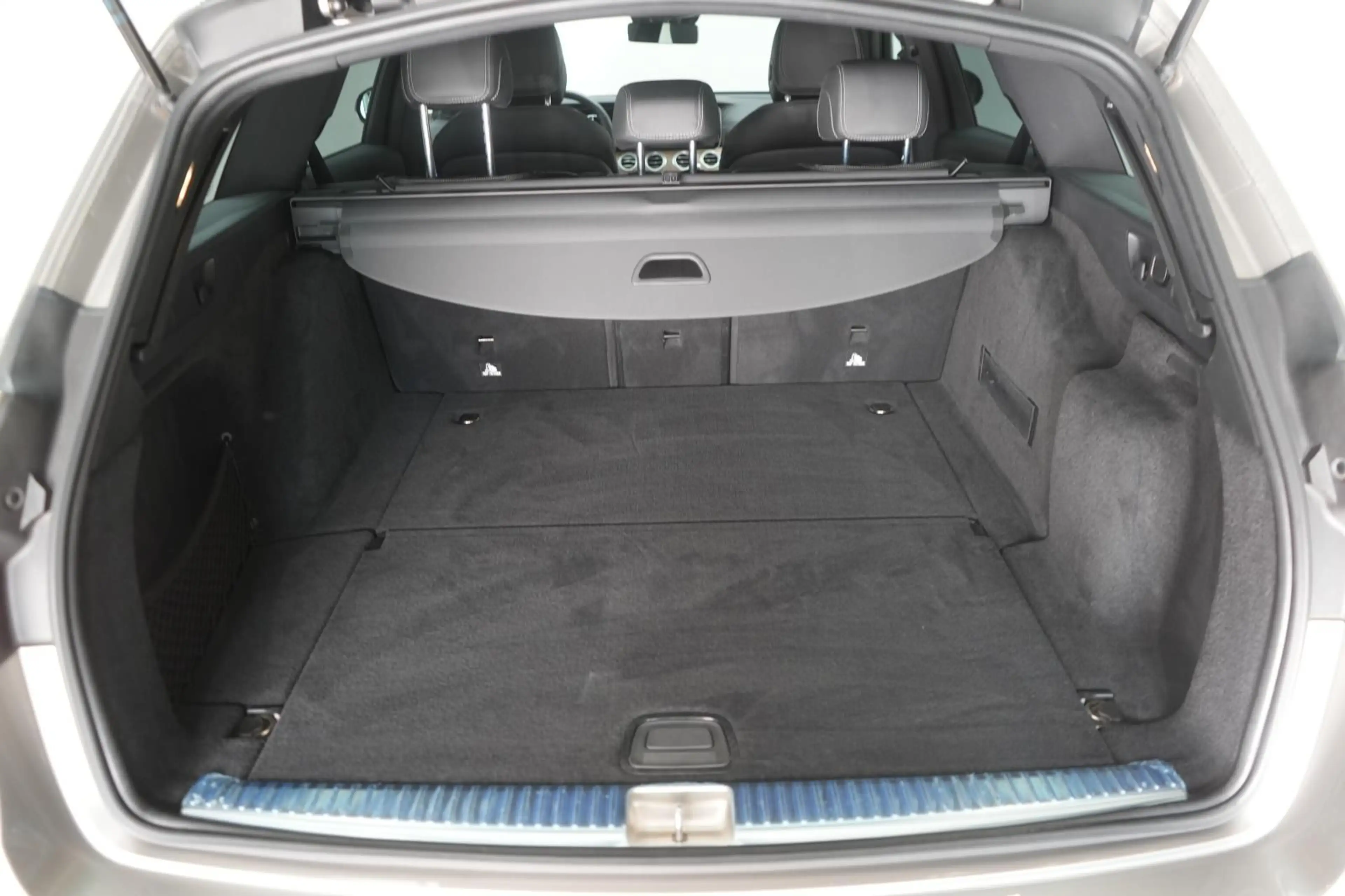 Mercedes-Benz E 220 d T 9G-Tronic AMG Kamera/Burmester/AHK/Lan — photo 9