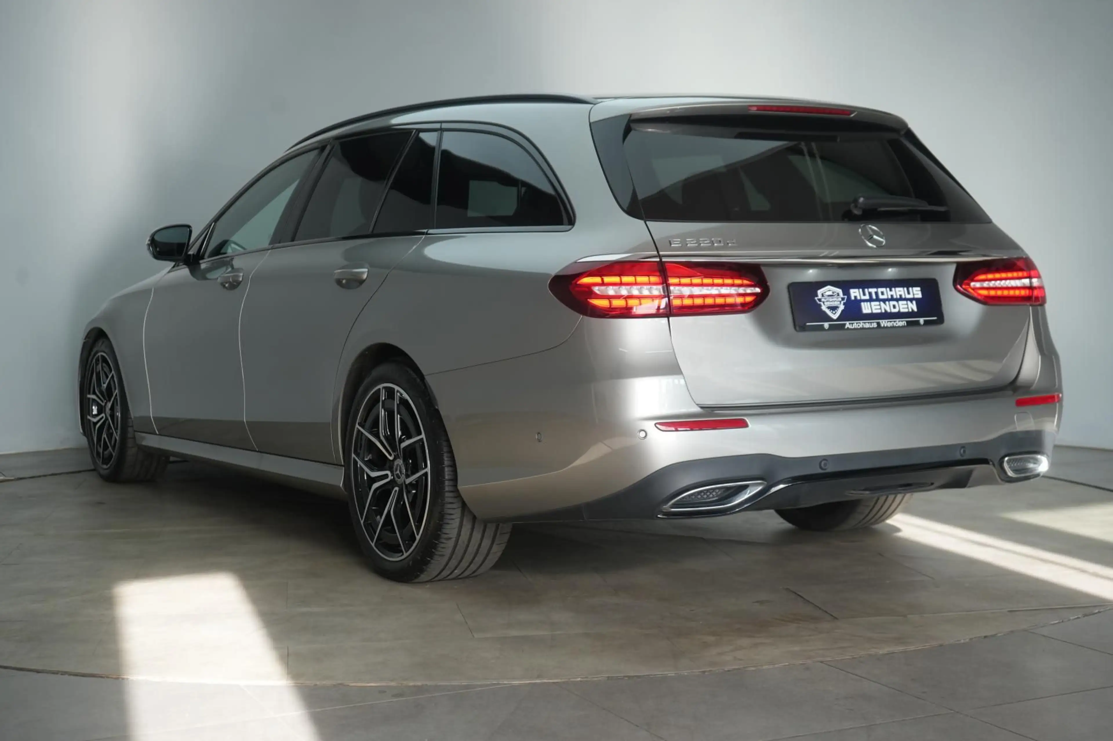 Mercedes-Benz E 220 d T 9G-Tronic AMG Kamera/Burmester/AHK/Lan — photo 7