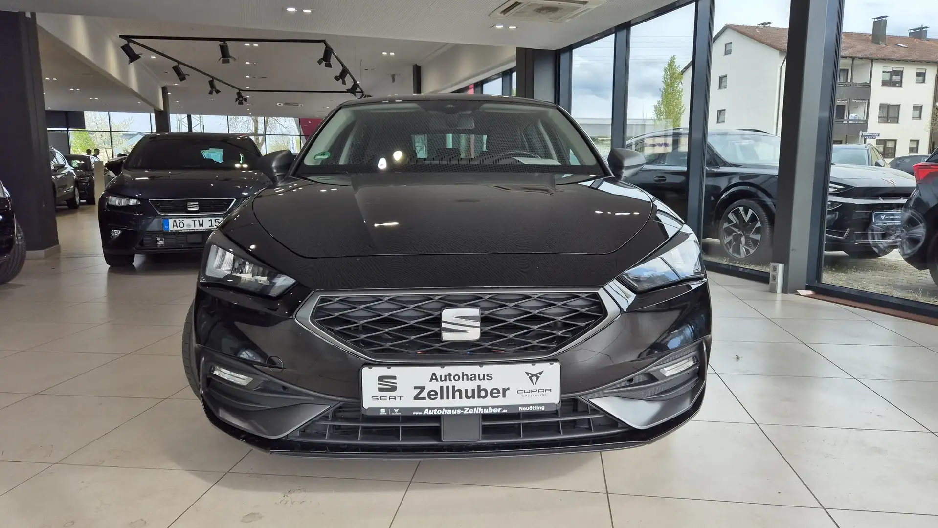 SEAT Leon 2.0 TSI DSG FR *Navi*Full Link*LED* Schwarz - 2