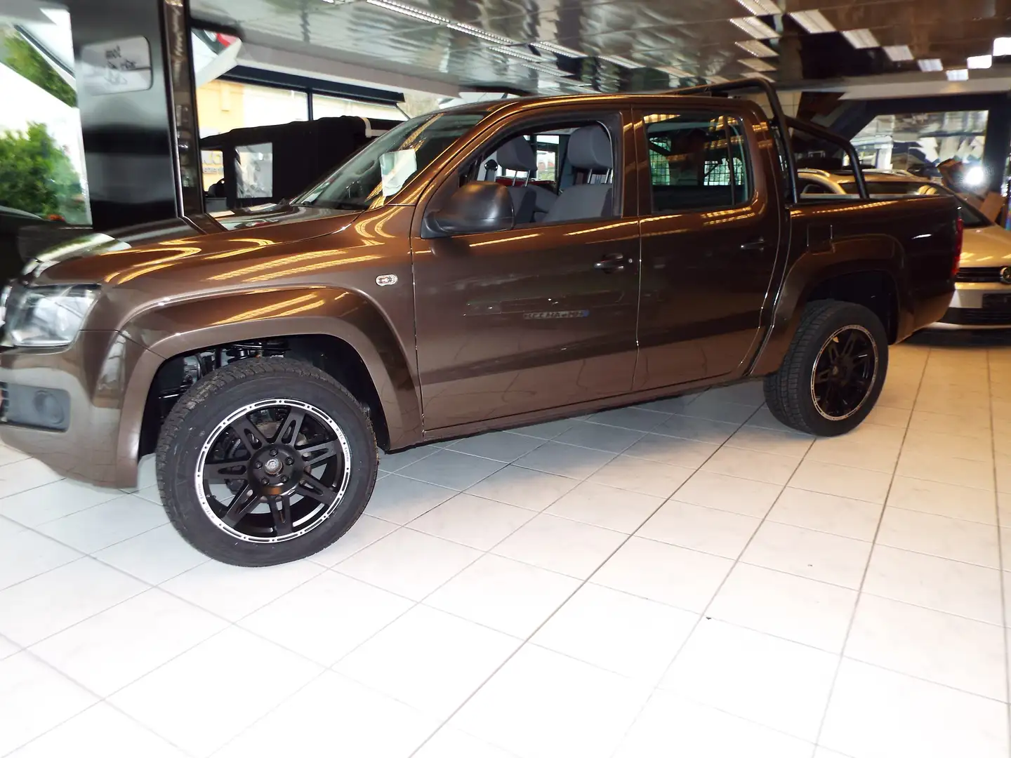 Volkswagen Amarok Basis DoubleCab 1. Hand! TOP ZUSTAND! Braun - 2