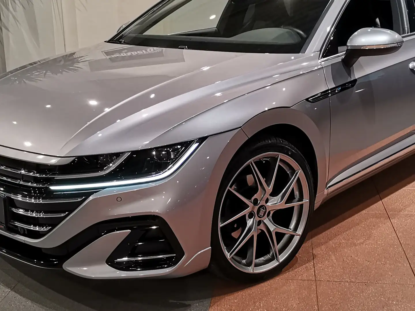 Volkswagen Arteon R-Line TSIe DSG R-Sitze*Virtual*1.Hand*Ambiente* Silber - 2