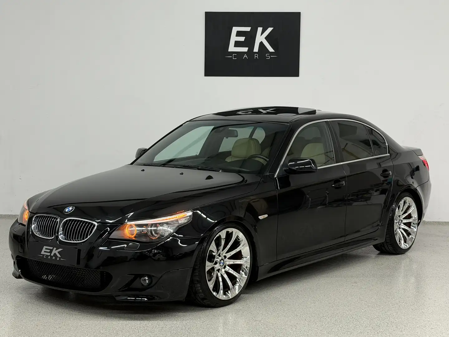 BMW 525 525d M-Paket Individual Aut. *SCHIEBEDACH* *M5* Schwarz - 1