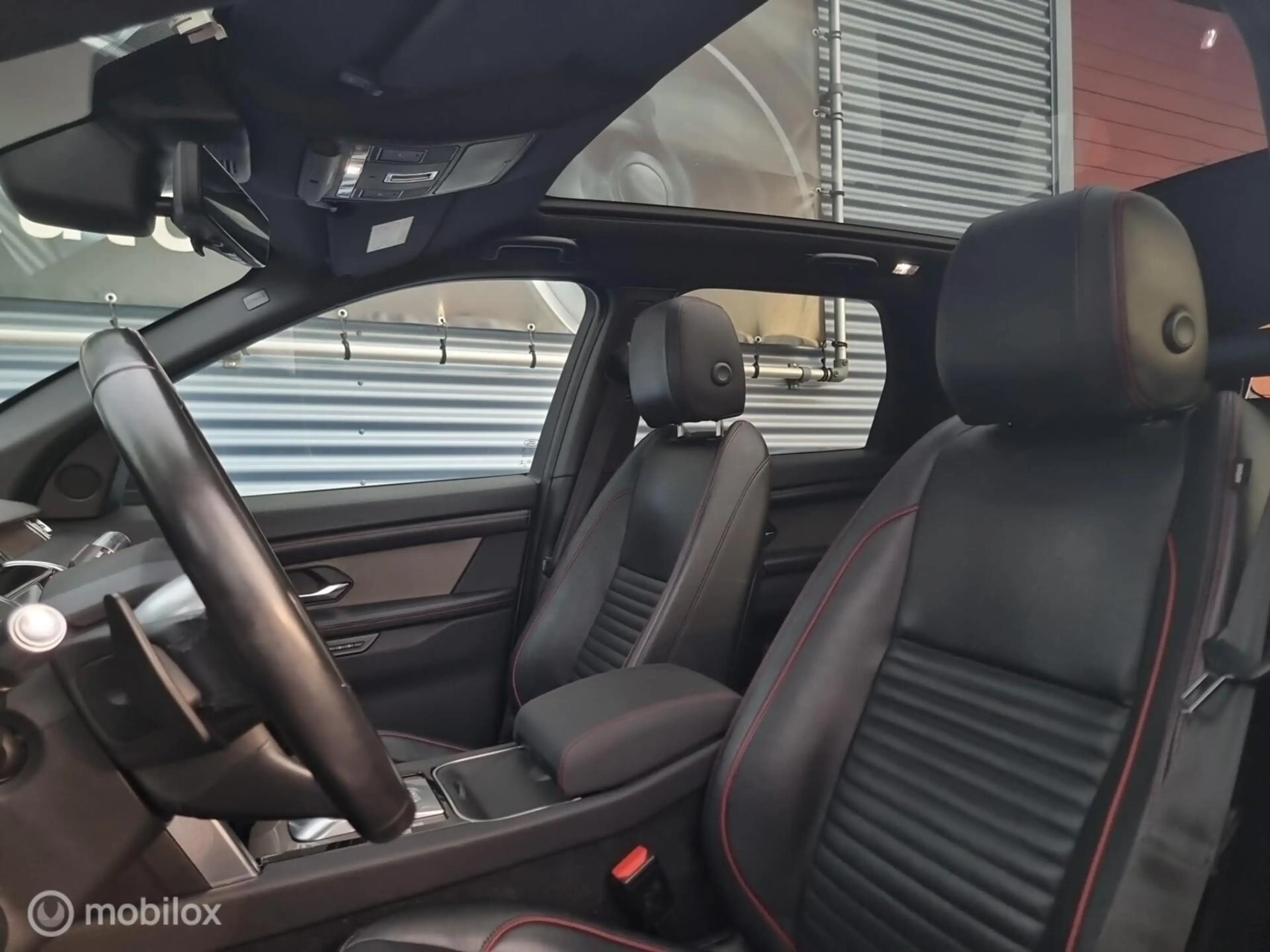 Land Rover Discovery Sport P300e 1.5 R-Dynamic. 4x4 309 pk — photo 13