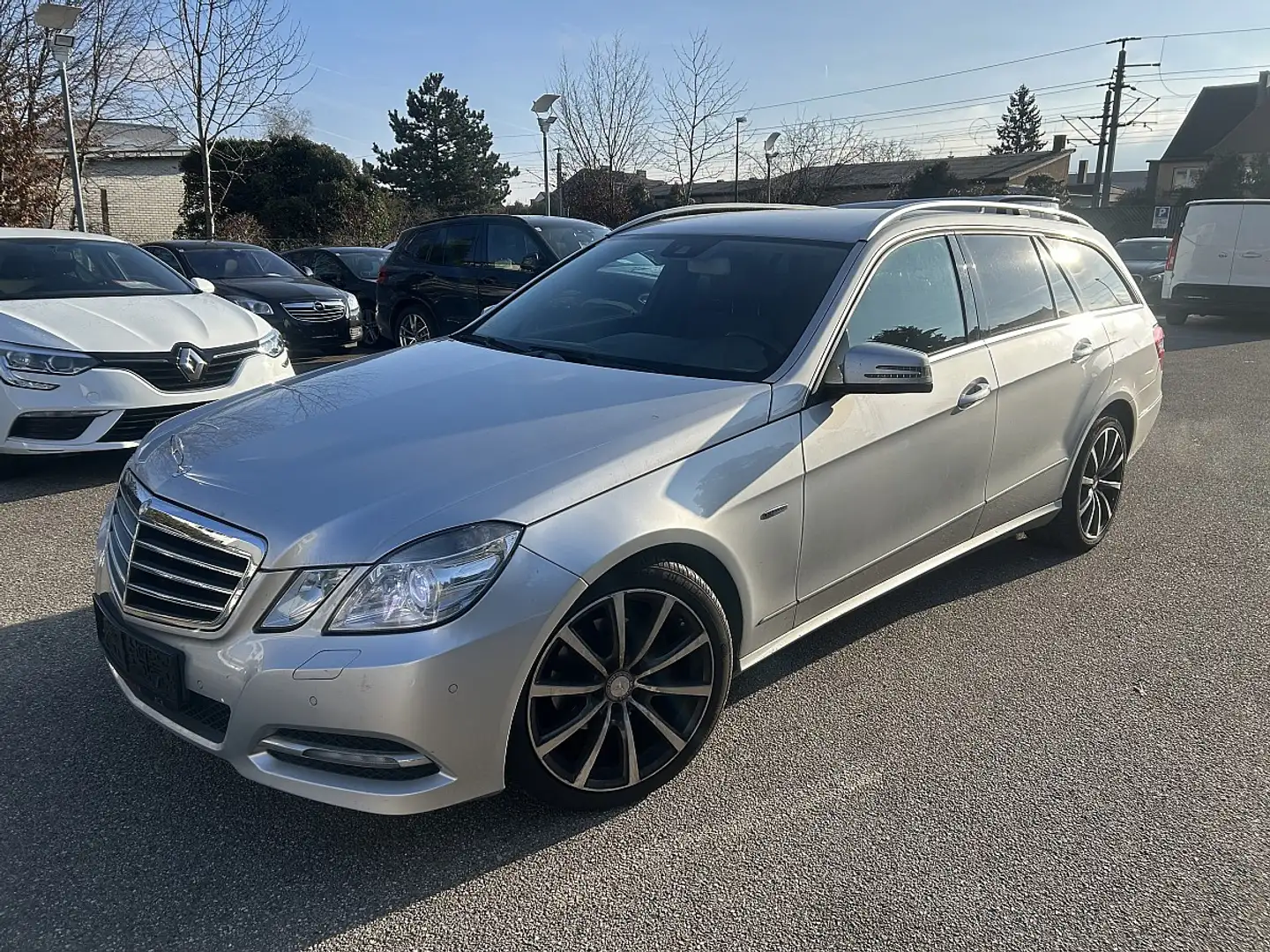 Mercedes-Benz E 220 T Avantgarde CDI Aut. / NAVI / XENON Silber - 2