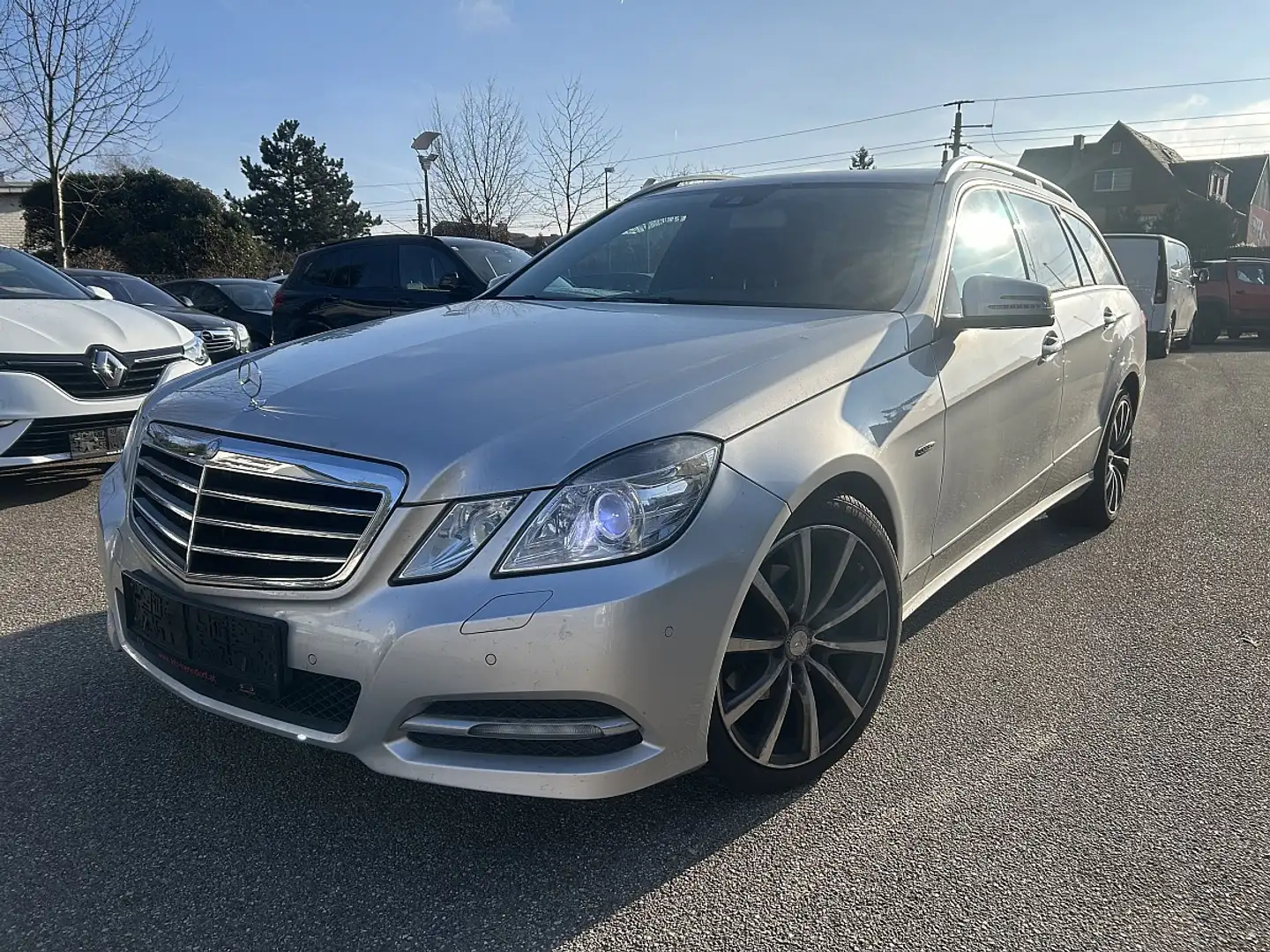 Mercedes-Benz E 220 T Avantgarde CDI Aut. / NAVI / XENON Silber - 1