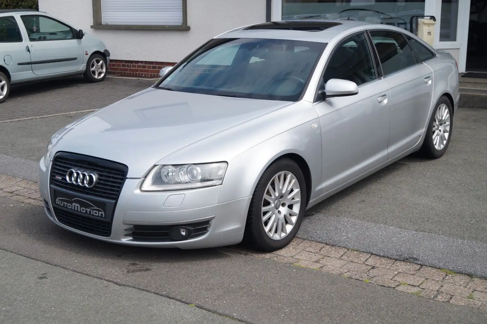 Audi A6 Lim. 3.2 FSI quattro*Leder*Navi*Bi-Xenon*F1* Silber - 1