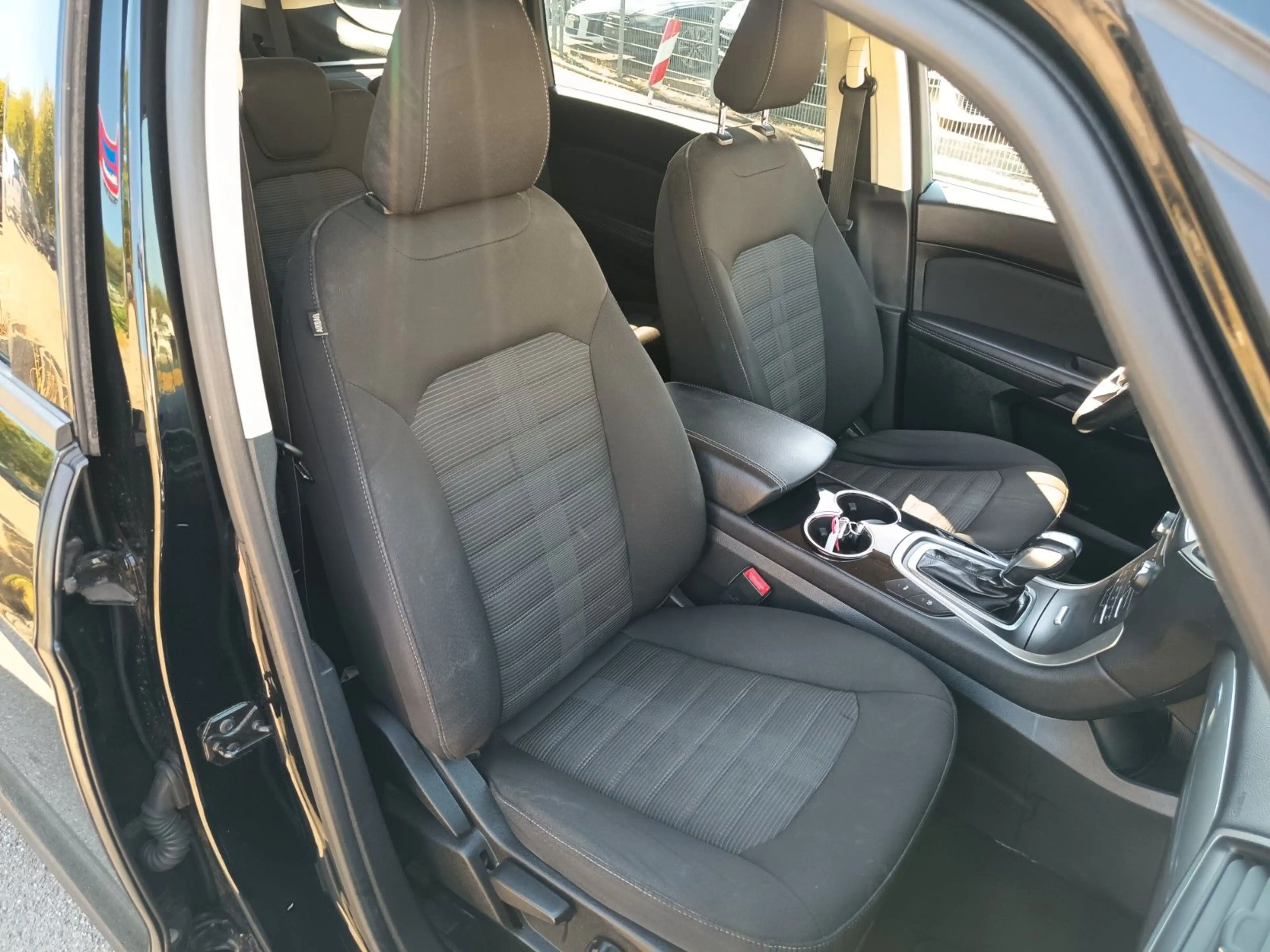 Ford Galaxy Business — photo 11