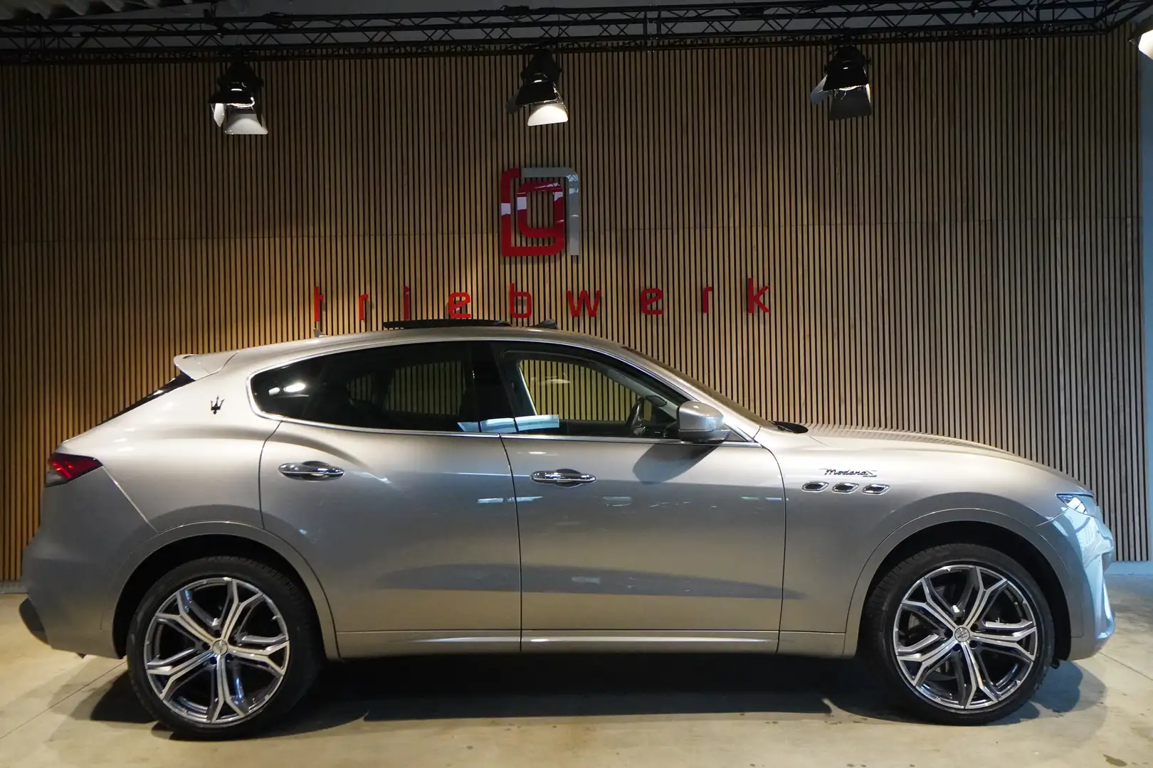 Maserati Levante Levante Modena S-BRD-u-frei-1 HD-Panorama Gris - 1