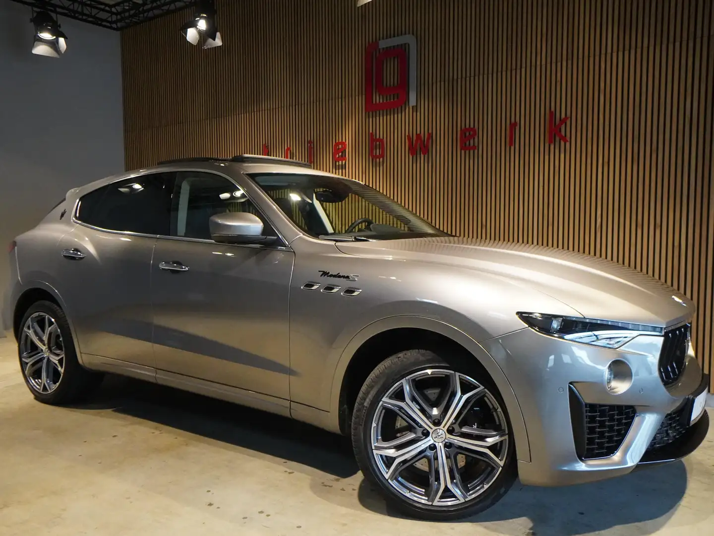 Maserati Levante Levante Modena S-BRD-u-frei-1 HD-Panorama Gris - 2