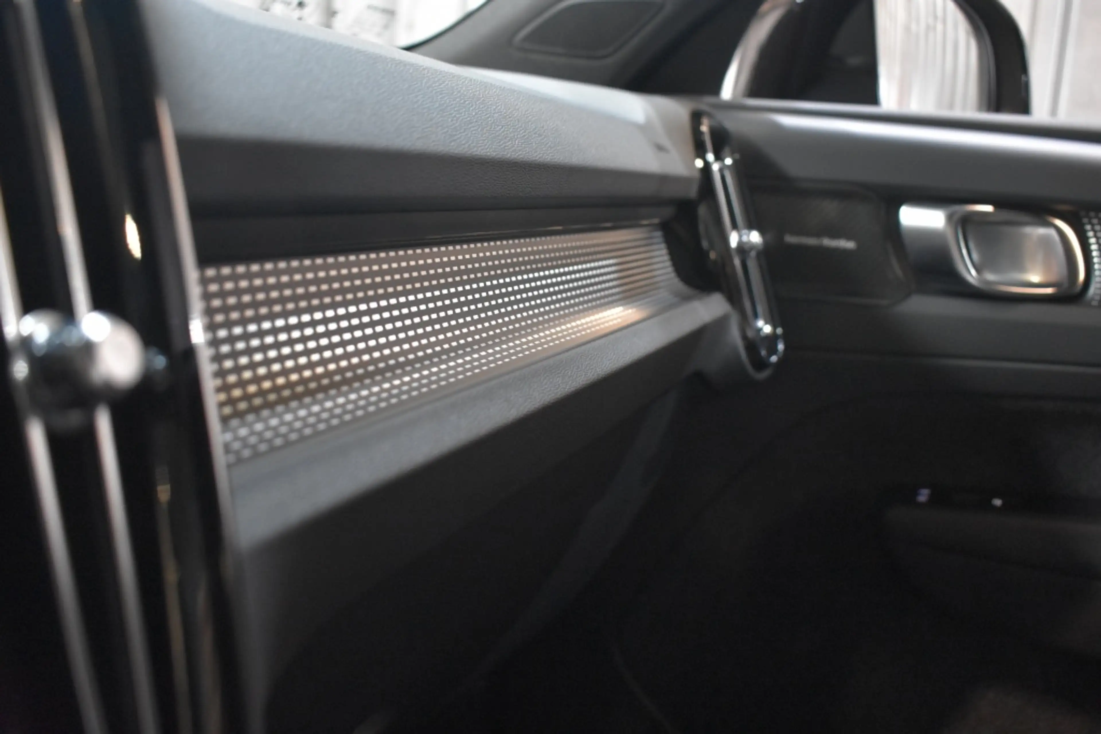 Volvo EX40 Twin Performance 442pk/82kWh Ultra Black Edition | — photo 44