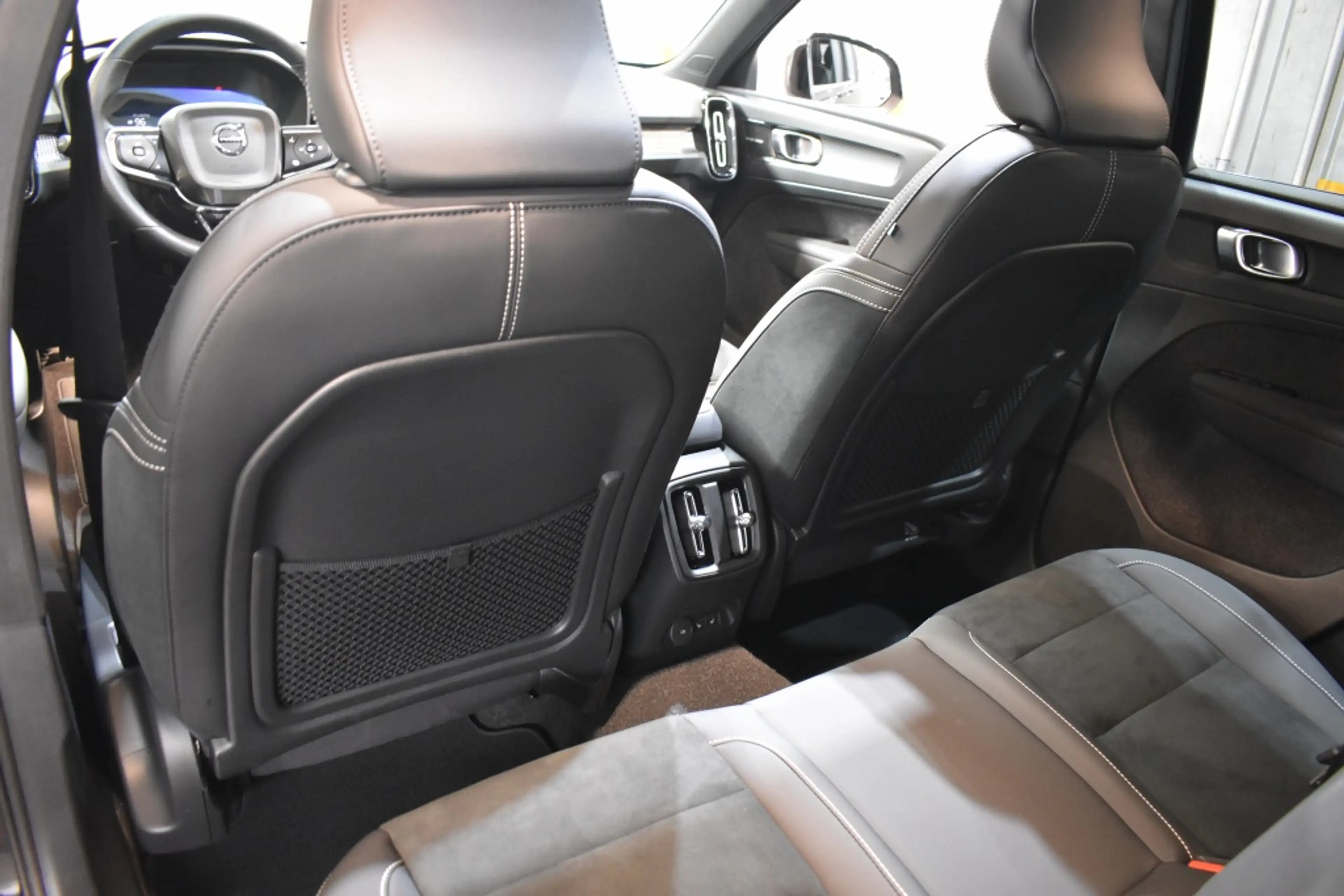 Volvo EX40 Twin Performance 442pk/82kWh Ultra Black Edition | — photo 14